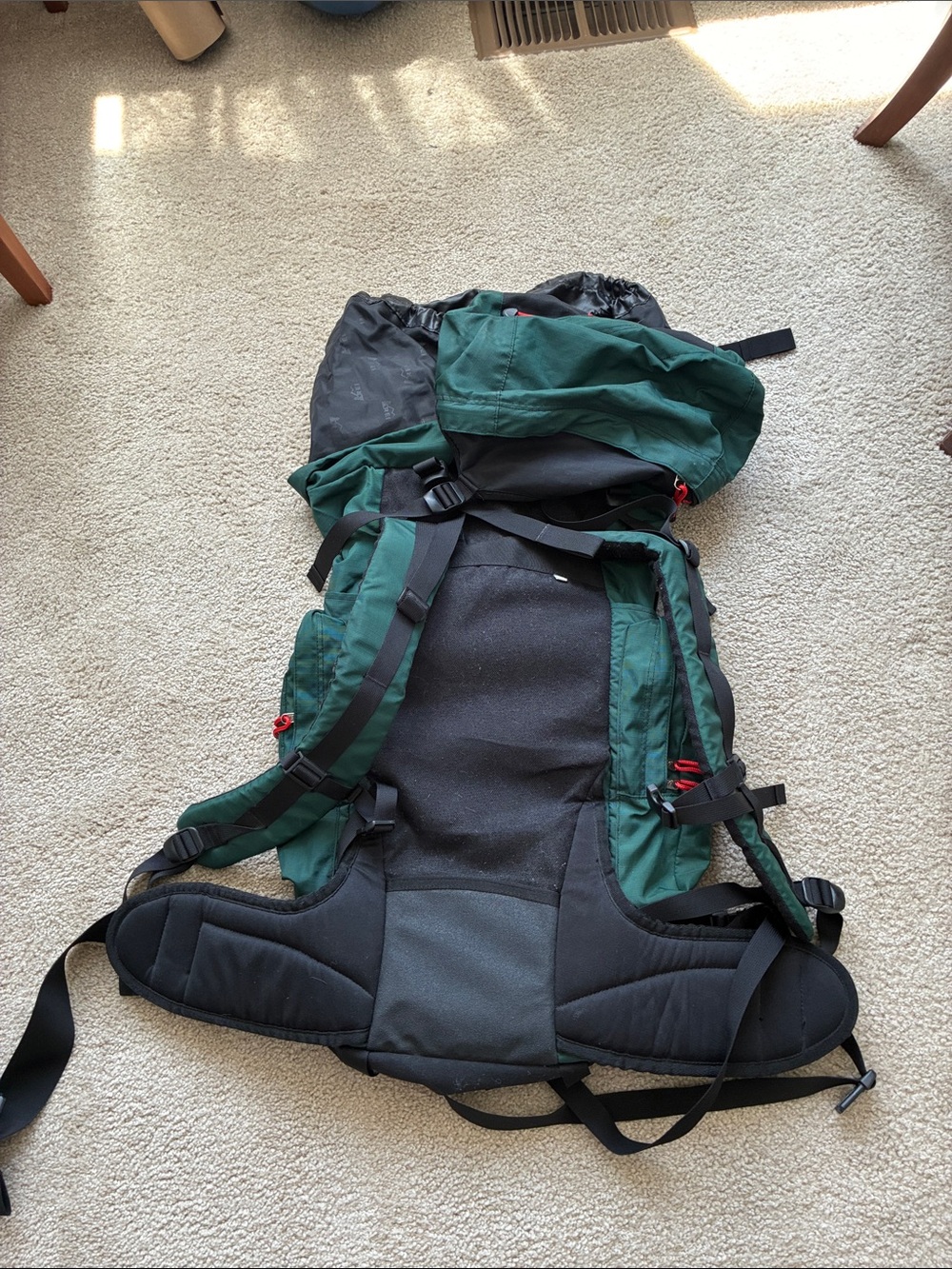 Green and Black Travel Backpack with Red Accents - TOUR STAR - Picture 4 of 4